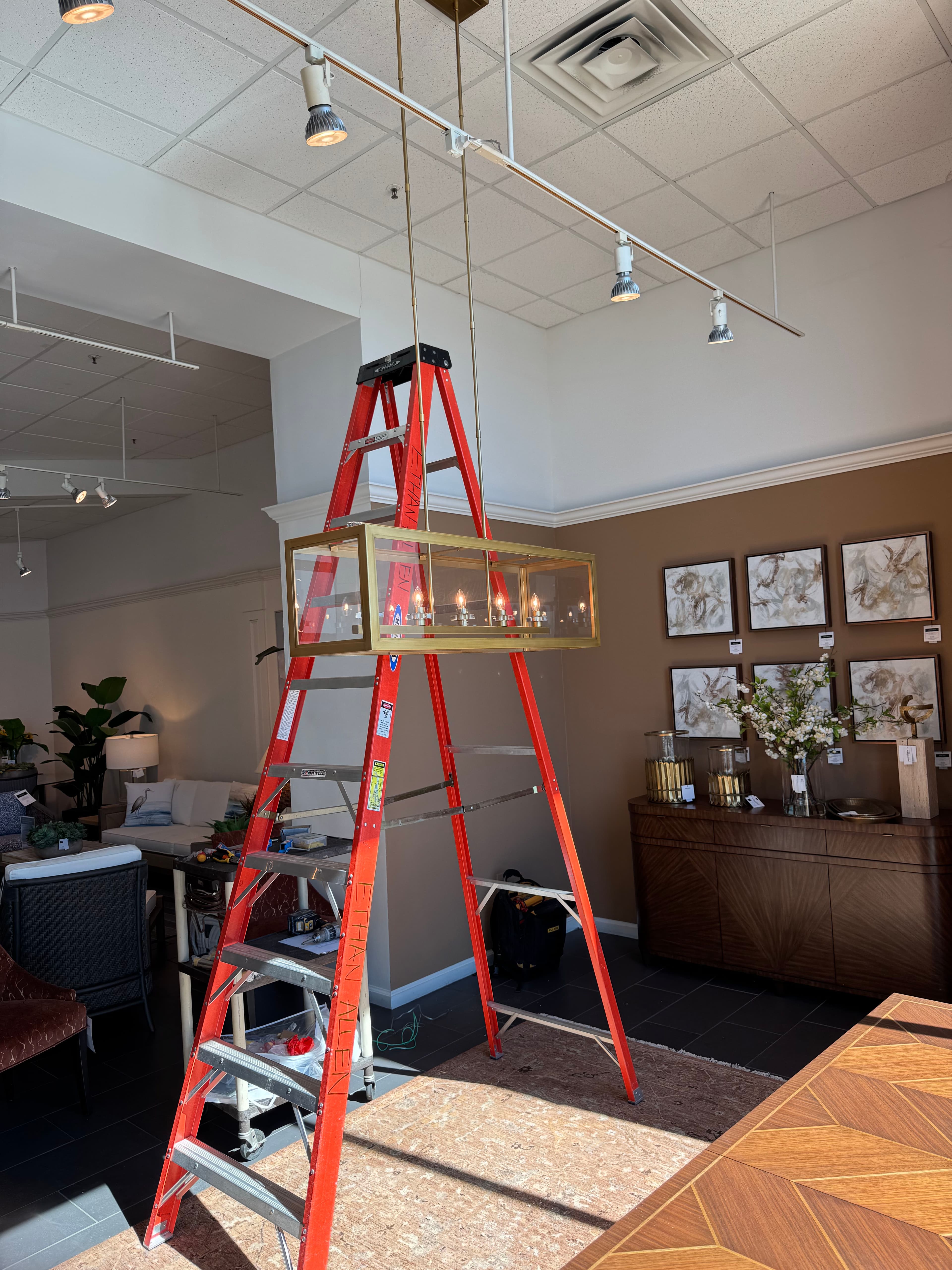 Project Elevating Dining Spaces with a Stunning Chandelier image