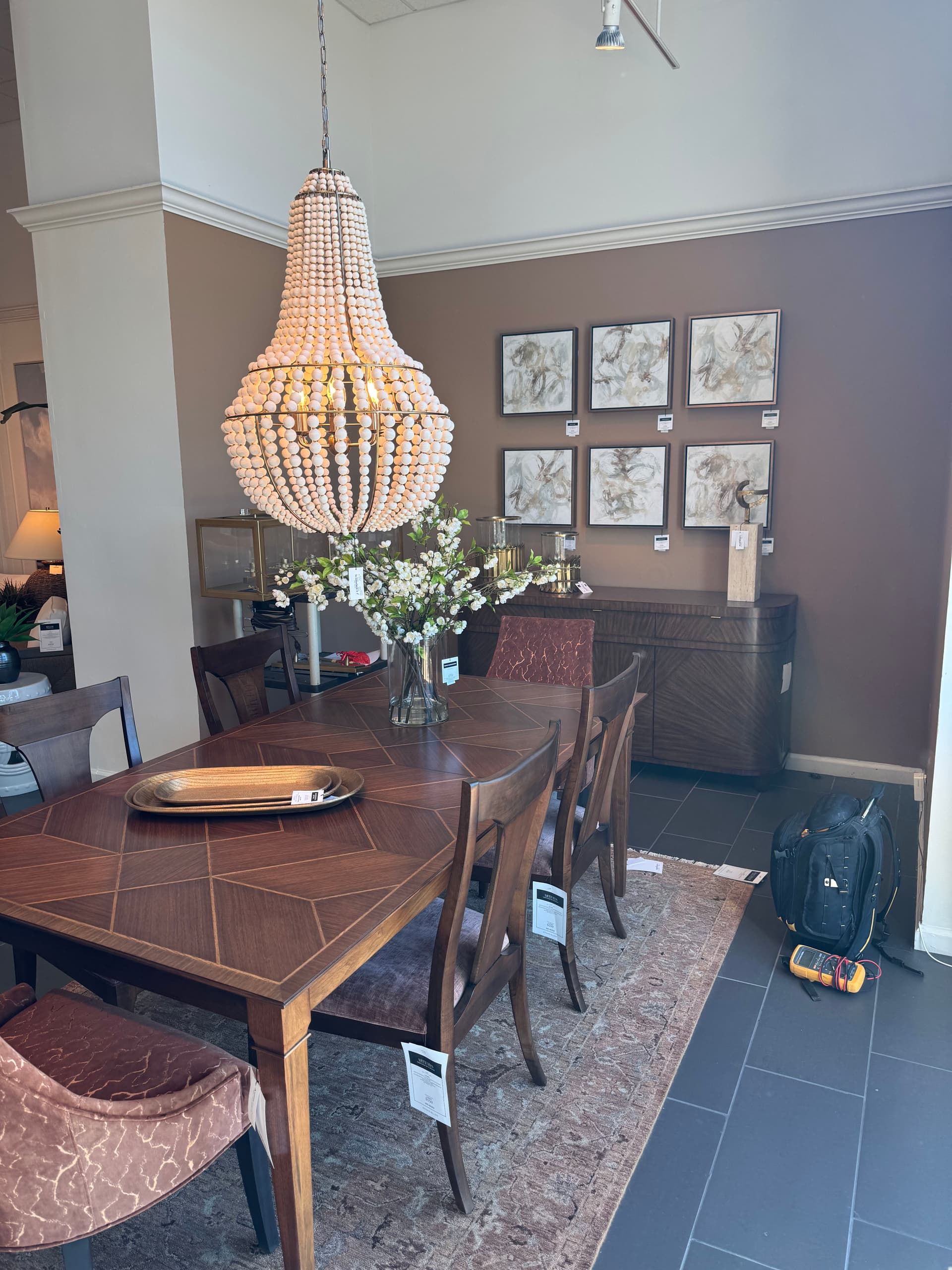 Gallery photos for Elevating Dining Spaces with a Stunning Chandelier: Image #2