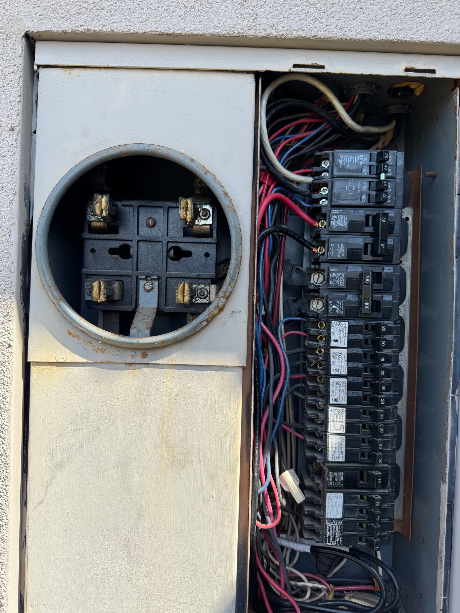 Failed Main Breaker Shows Why Flickering Lights Demand Attention image