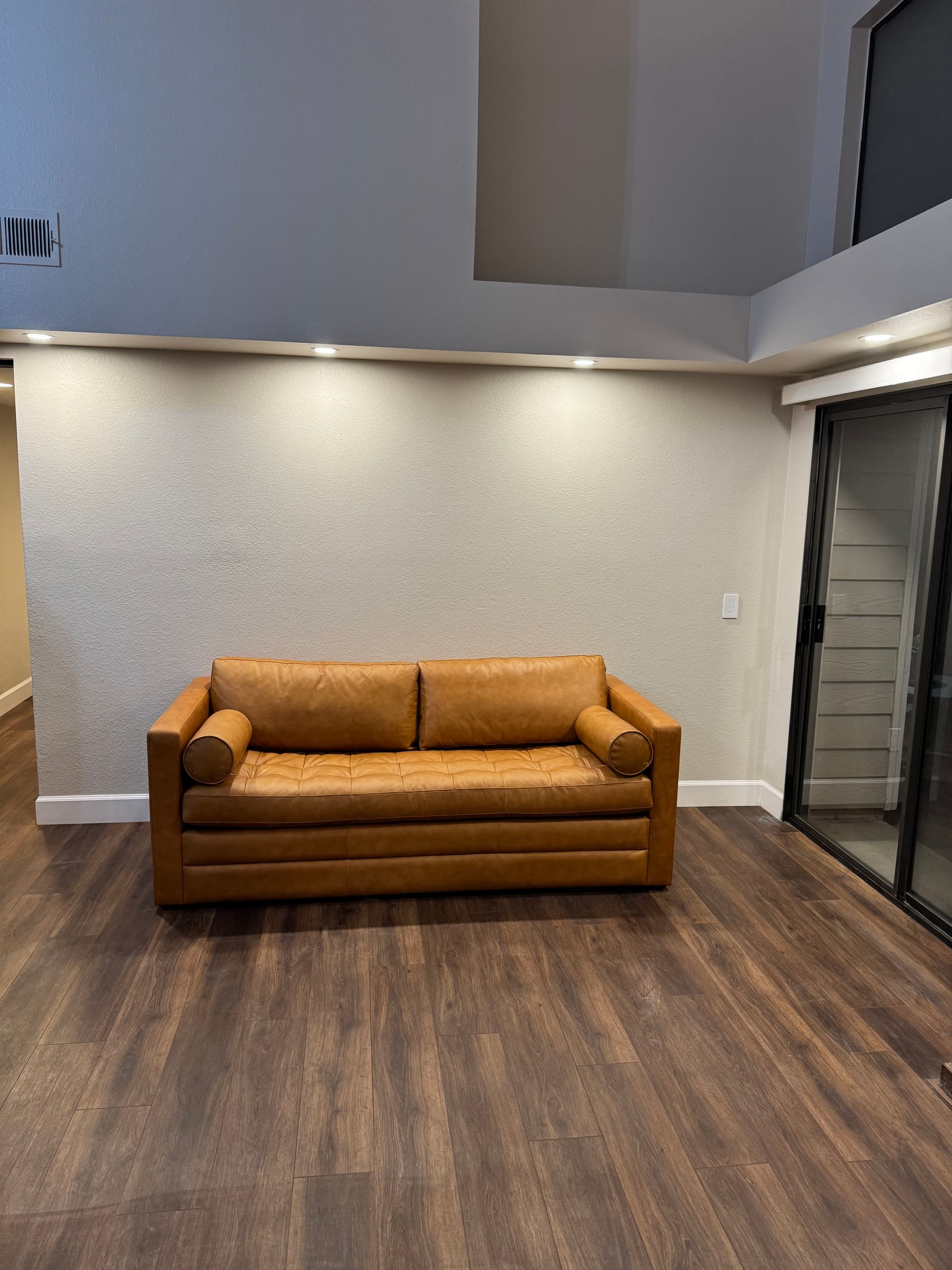 Gallery photos for Modern Touches Enhance a Cozy Home: Image #2